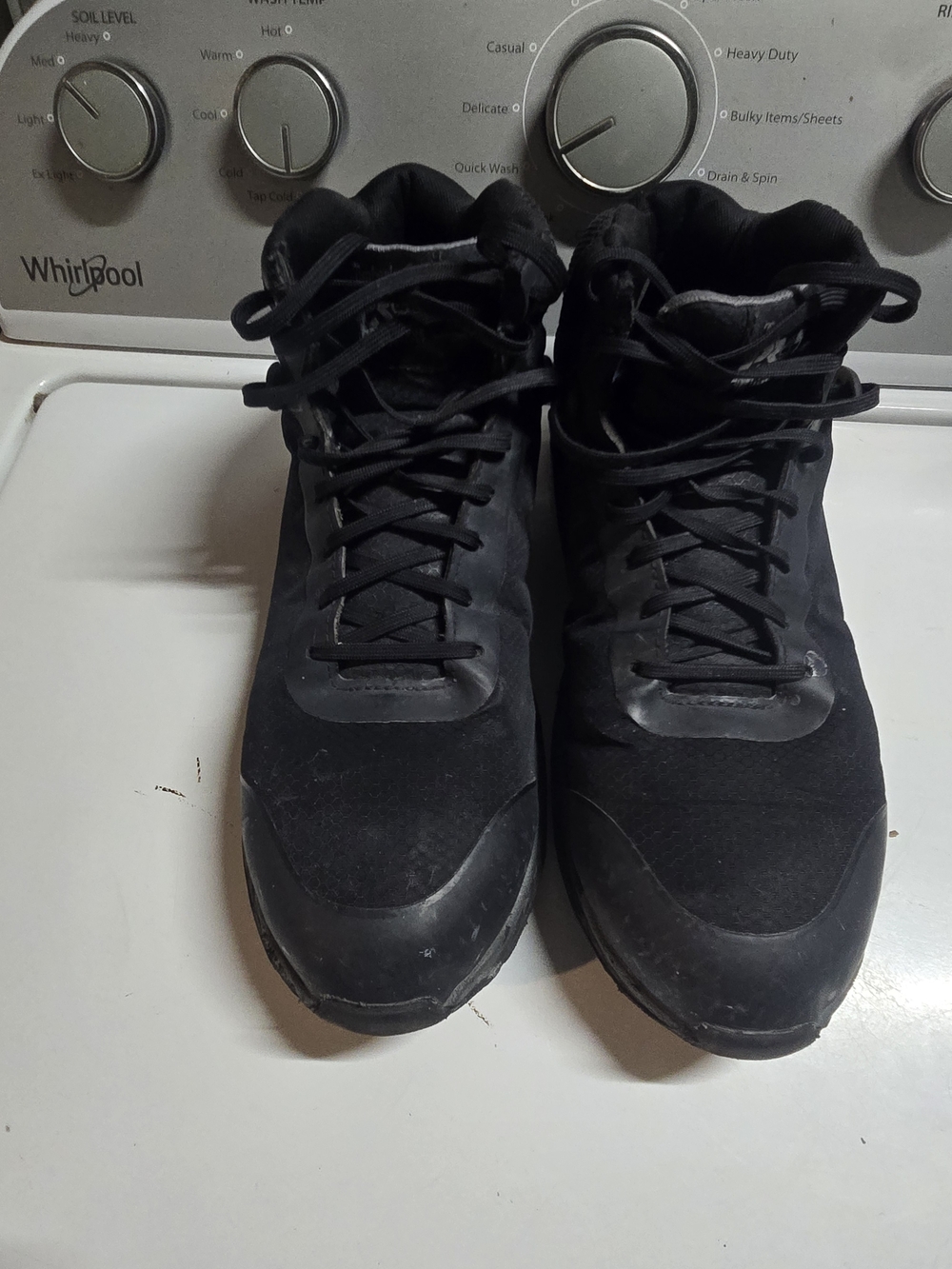 Men's Black Athletic High-Top Sneakers - Classic All-Black Style